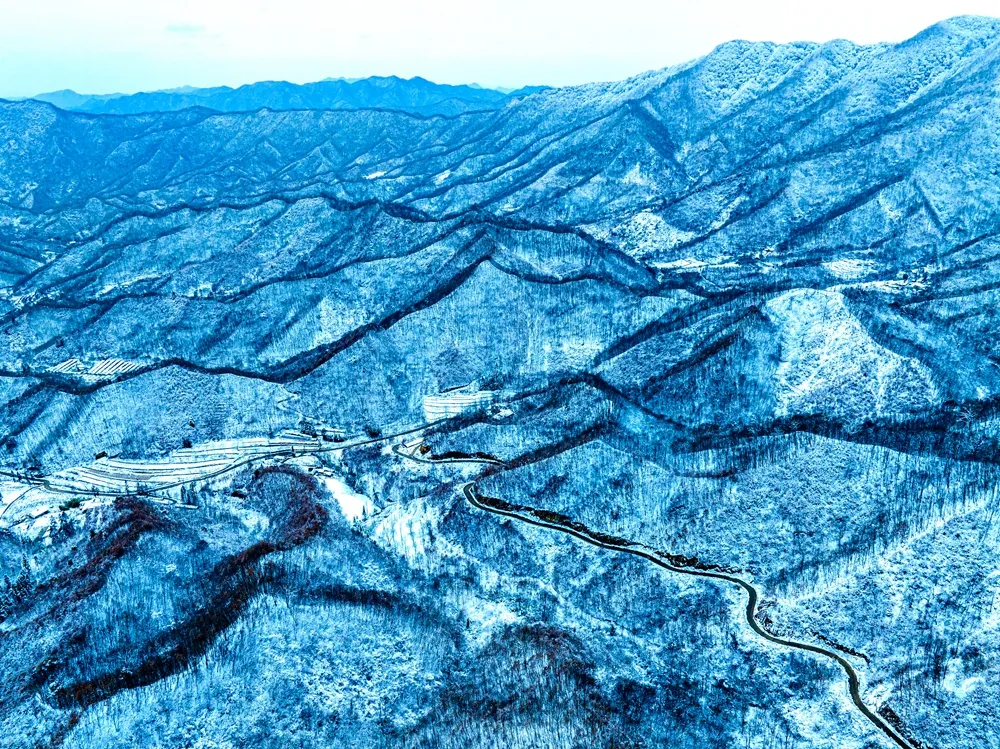 水墨山乡 作者：唐潇