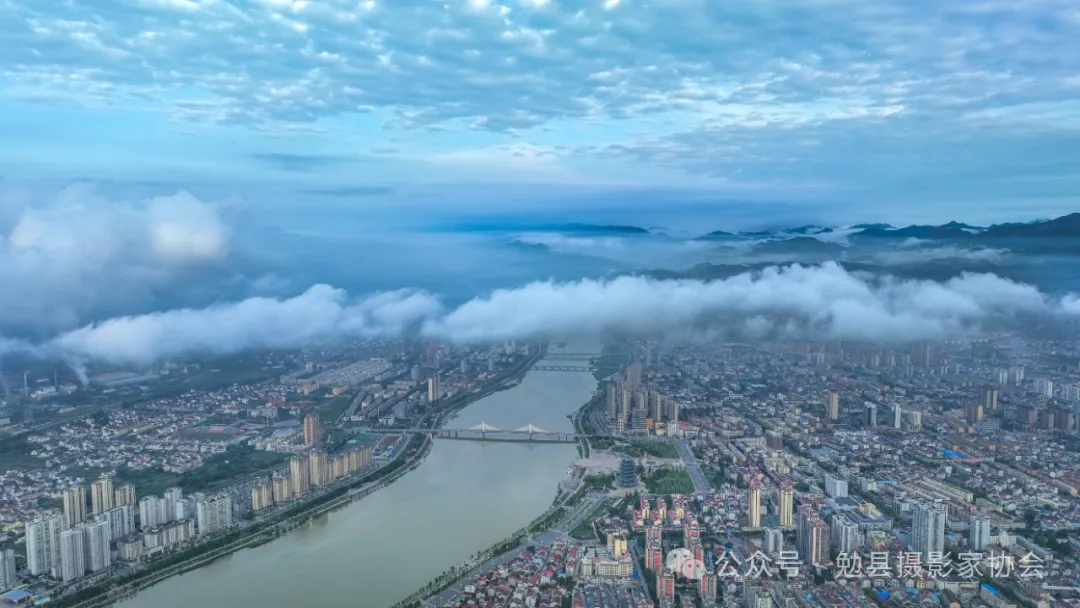 《雾绕沔水湾》 陈 克