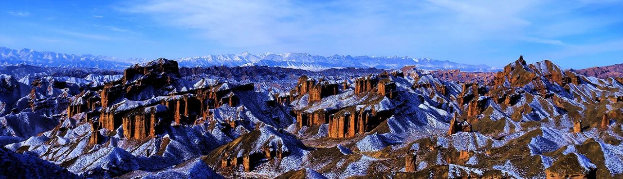  雪映丹霞  李慧智 摄